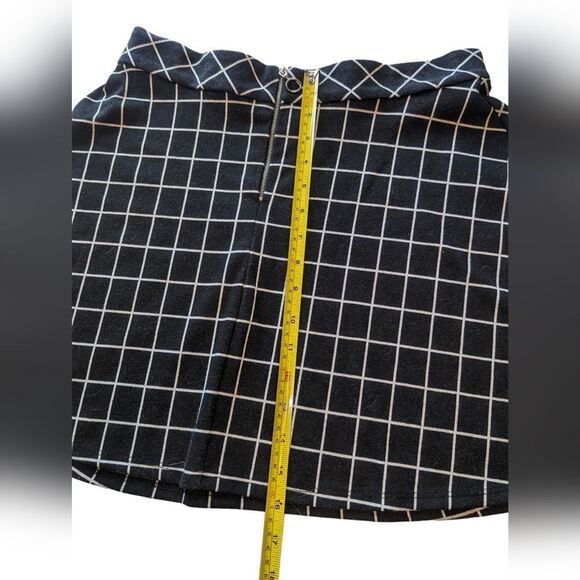 🛍️ Joe B Black & White Striped Skirt Size Large - Picture 2 of 4